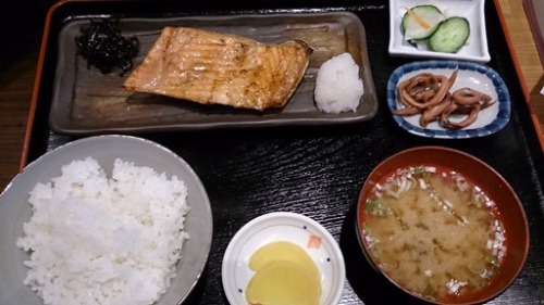 2013.6.16 岩内・北緯４３度のお食事処　サーモンはらす定食.jpg