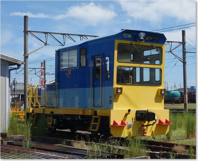 14で、牽引するのはJR東海の機関車のようです
