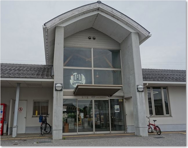 01高宮駅玄関