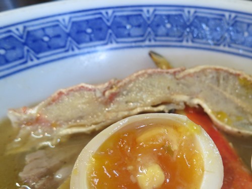 20131109_べんてん特製スープ（切りタラバ蟹･鯛）塩ラーメン玉子付の後半.JPG