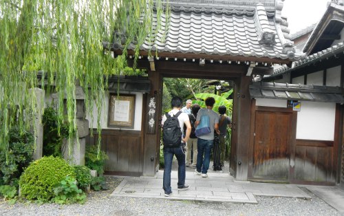 義仲寺・ＴＶロケ (2).JPG