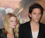 473033-melanie-thierry-et-raphael-lors-de-la-156x133-3.jpg