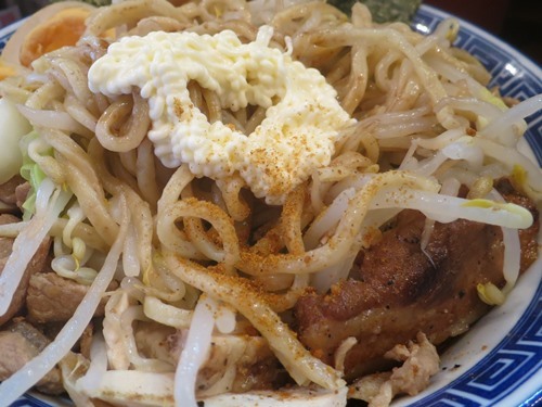 20150629_ぼり・うむ_油そば王様、麺にカレー粉とマヨ.JPG