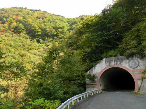 駆ヶ越トンネルと霧藻ヶ峰