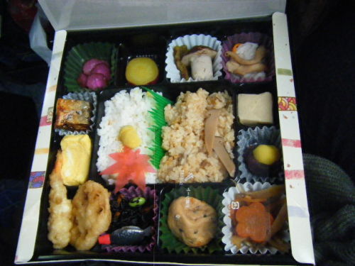 行きのお弁当.JPG