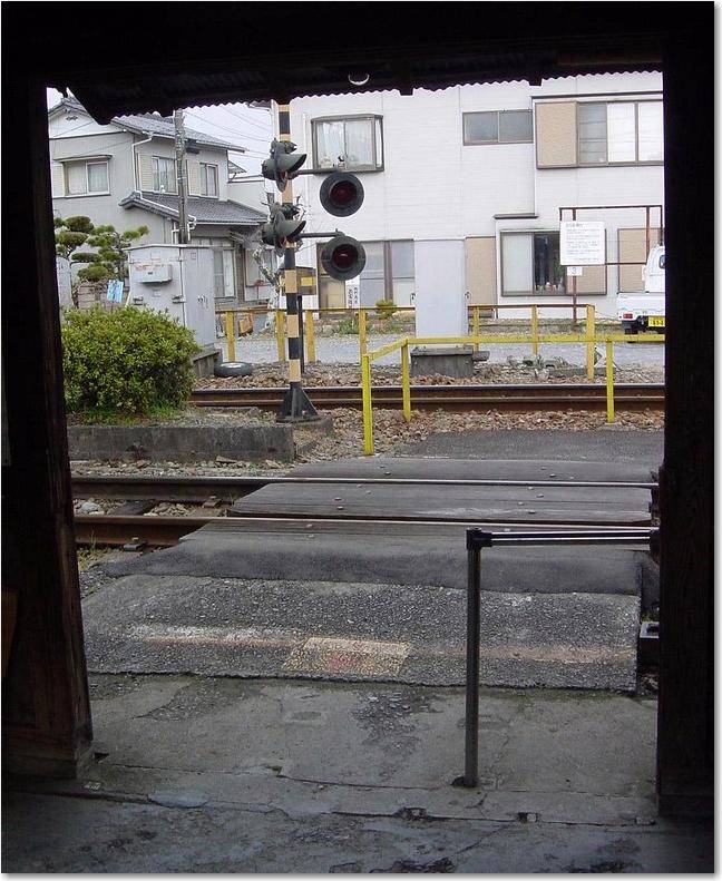 18構内踏切.JPG