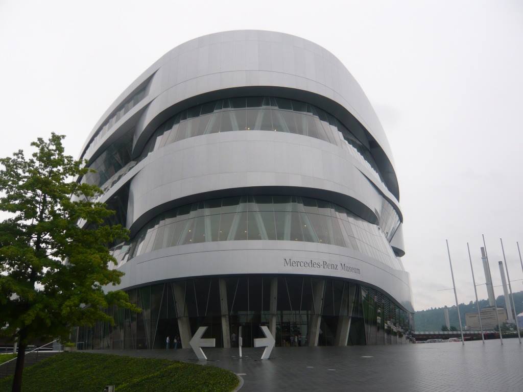 雨の中、行きましたよ、メルセデス=ベンツ博物館。
