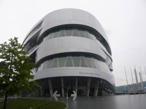 雨の中、行きましたよ、メルセデス=ベンツ博物館。