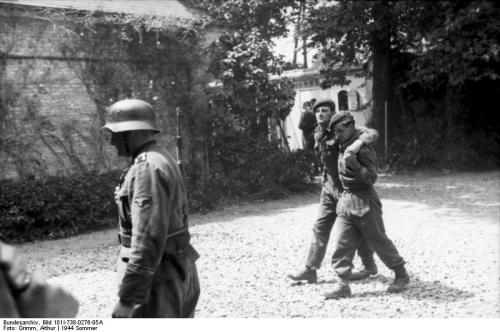 Bundesarchiv_Bild_101I-738-0276-05A,_Frankreich,_englische_Kriegsgefangene.jpg