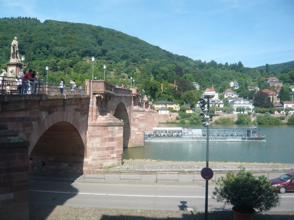 ハイデルベルクのこんないい景色を眺めつつお洒落な料理店で昼食。