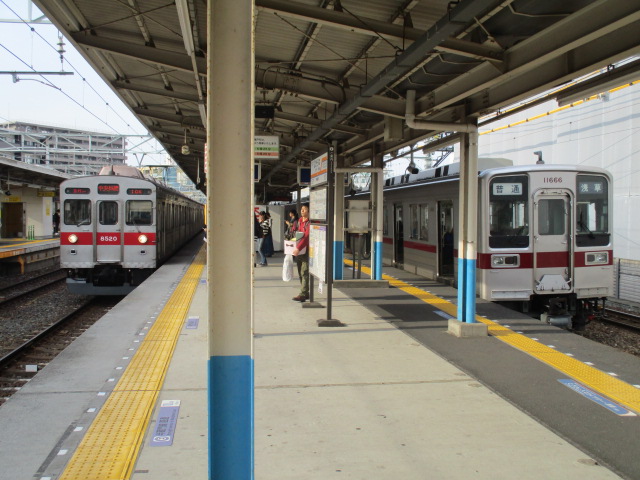 曳舟駅での東急8000系