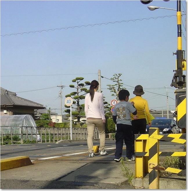 39踏切三代？.JPG