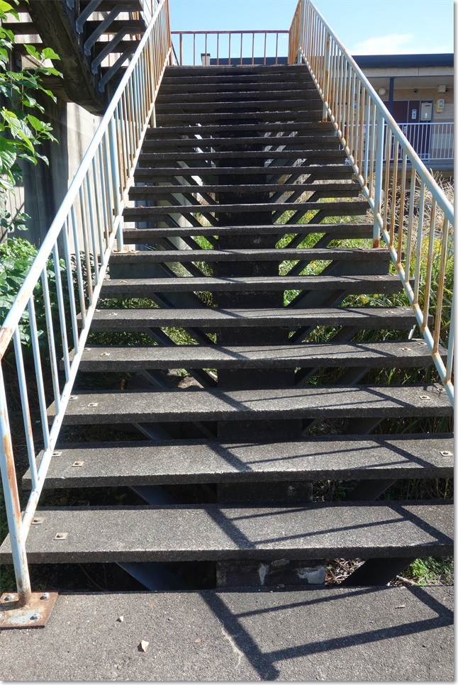 38この階段で休憩