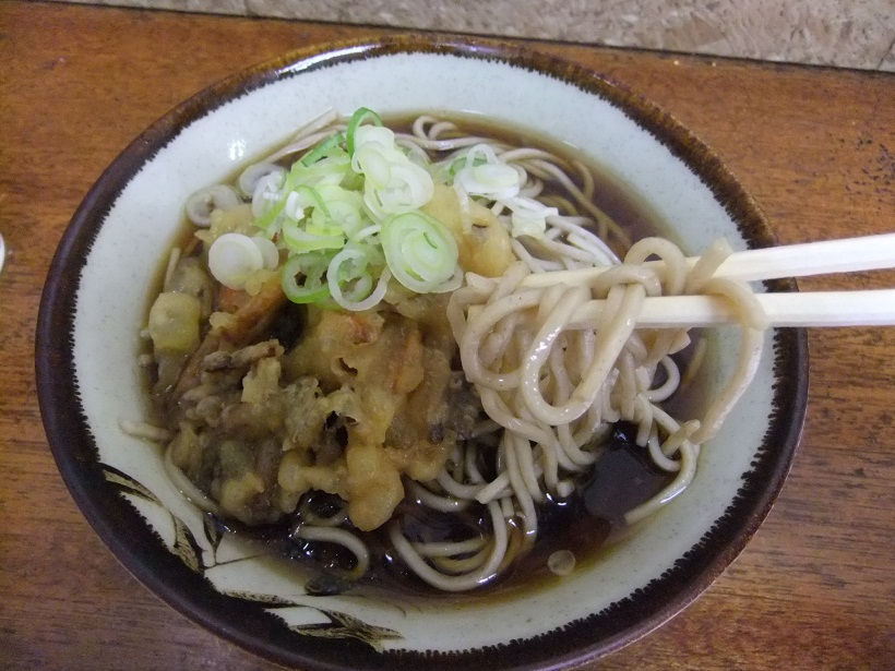 高橋商店＠水元公園の天ぷらそば２20121008.JPG