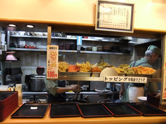 富士そば 池袋西口店の店内20120324.JPG