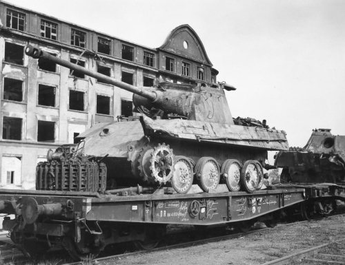 Panther_ausf_G_at_MAN_factory_Nuremberg.jpg