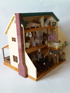 緑の丘の大きなお家