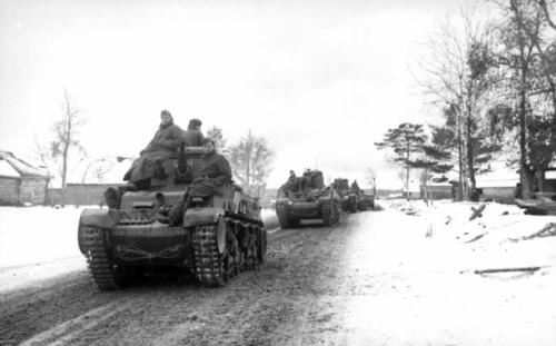 Bundesarchiv_Bild_101I-268-0185-05A,_Russland,_Panzer_35t.jpg