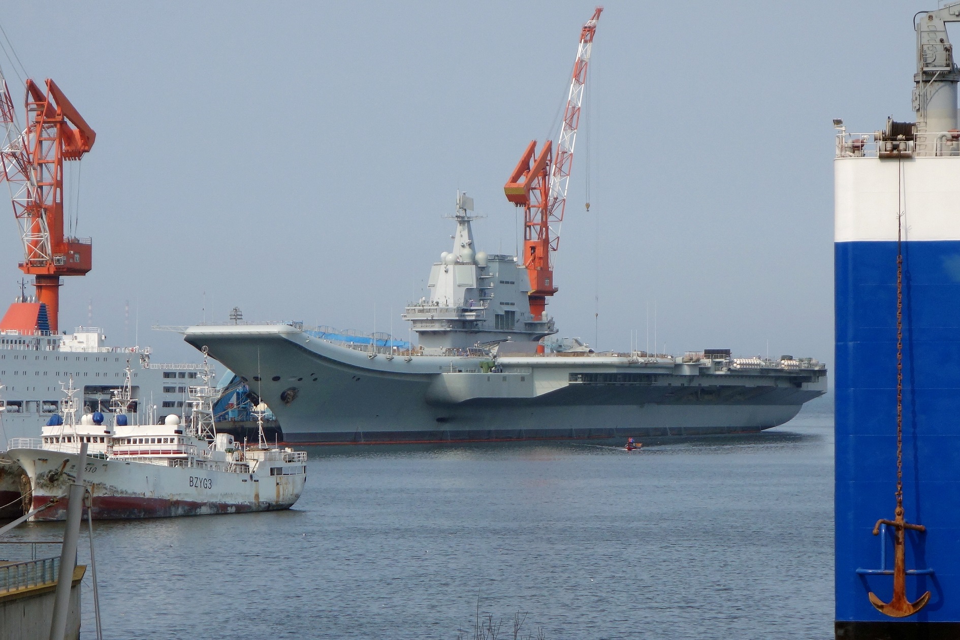 Type_002_aircraft_carrier_of_People's_Liberation_Army_Navy.jpg