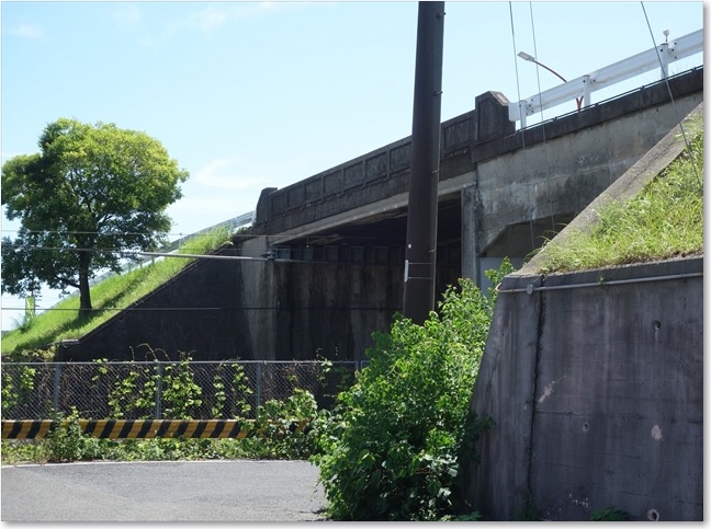 38道路の下を・・・