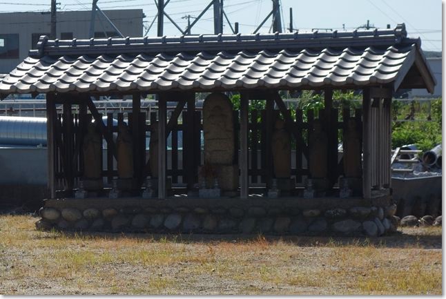 137不思議な宗教的広場R