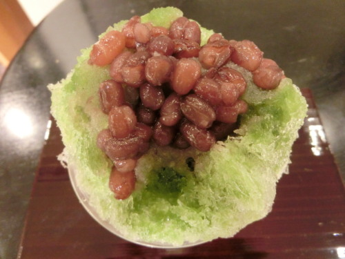 榮太樓總本店　雪月花×山本山　抹茶あずきごおり　上部.jpg