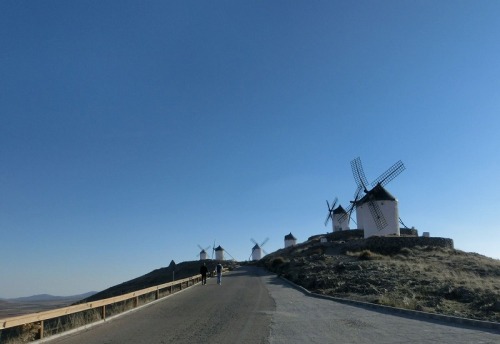 ラ・マンチャの碧空.jpg