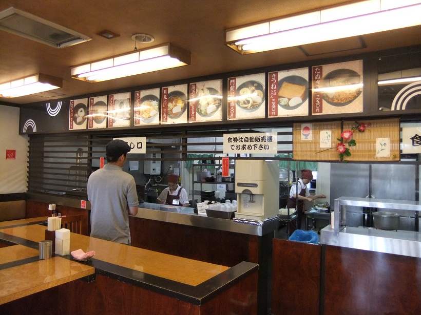 成田駅そばの店内20120730.JPG