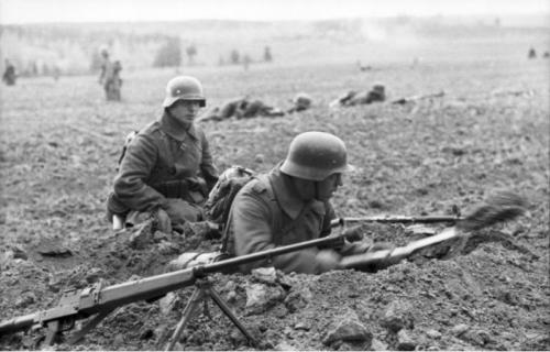 Bundesarchiv_Bild_101I-213-0254-07A,_Russland-Nord,_Infanterie,_Schützenlöcher.jpg