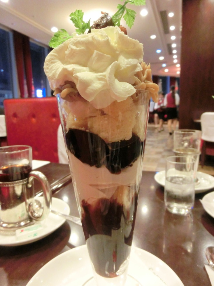 イノダコーヒー　モンブランパフェ　背面.jpg
