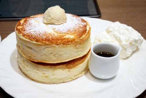 さかい珈琲　自家製カソナードバターのパンケーキ.JPG