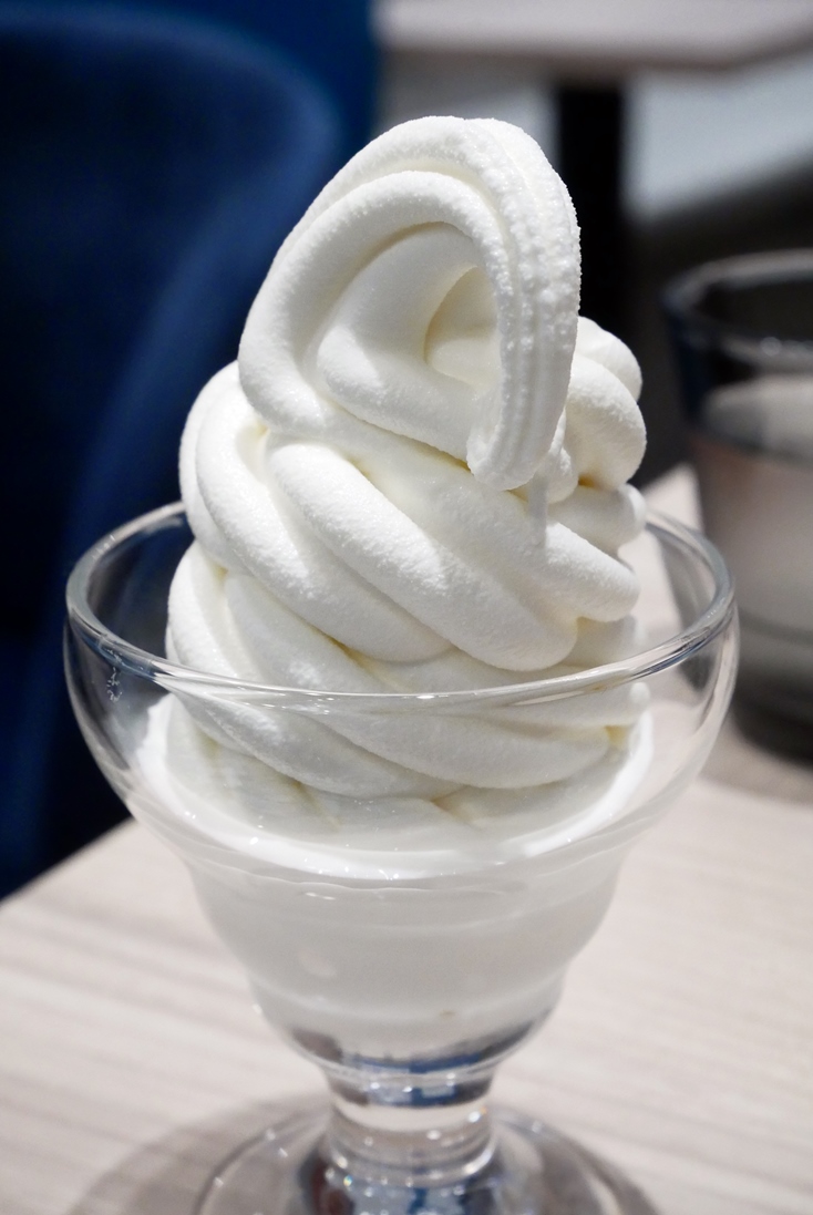 ＩＣＯＮＩＣ　濃厚ミルクソフトクリーム.JPG