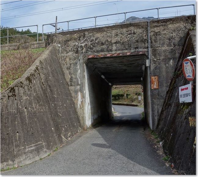 53ここをくぐります