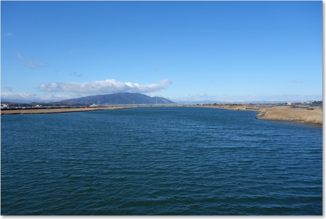 86右側・揖斐川です