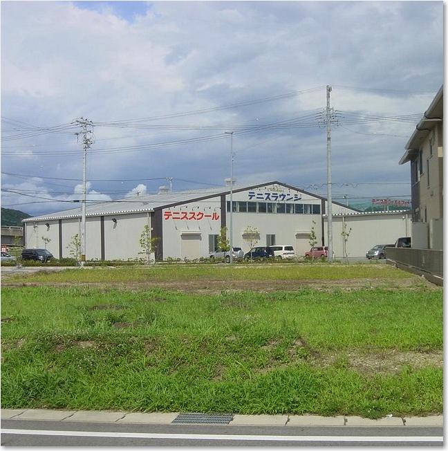 13荒野のテニスラウンジ