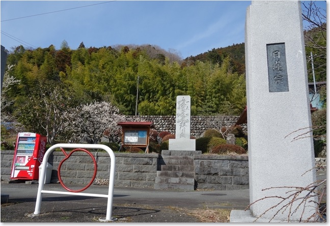 33そのお寺の正面