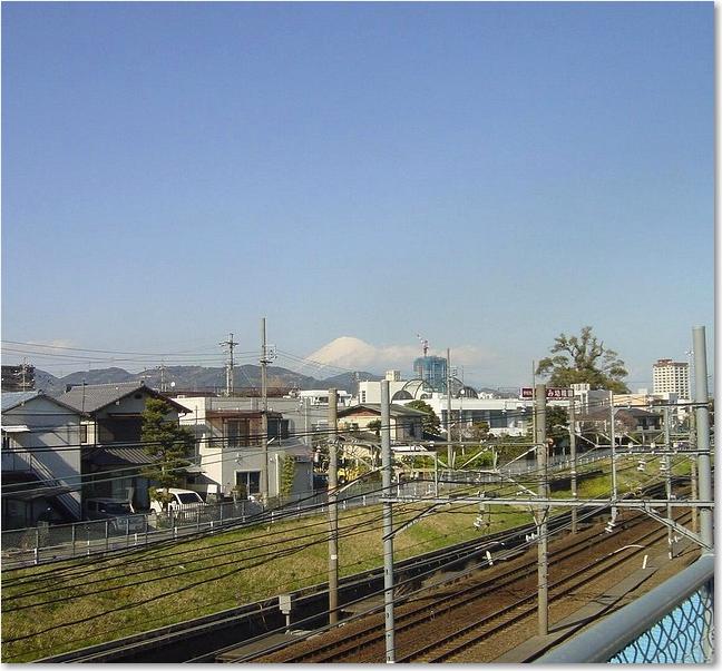 10むこうに富士山