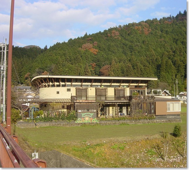 10橋のたもとに・・・