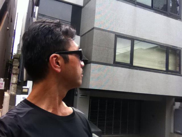 椎名誠事務所に着きました。<br />ん、ブラインドが下りて留守のよう。<br />お盆休みかな。