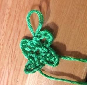 編んだらいいことありそう 簡単四つ葉のクローバー 編み図あり 晴れ ときどき手作り 楽天ブログ