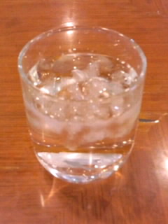 U字型グラスの水2016