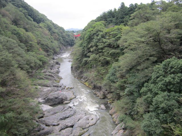 高津戸峡と高津戸橋