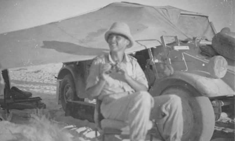 Afrika_korps_soldier_vw_kubelwagen.jpg