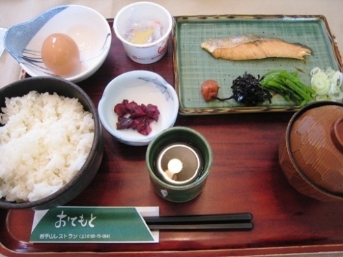 2013.7.30 岩手山ＳＡにて朝食　その２.jpg