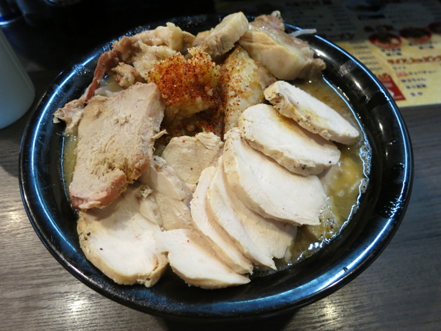 20120729_四麺燈肉ドカにドーンと肉載せちゃいました！web.JPG