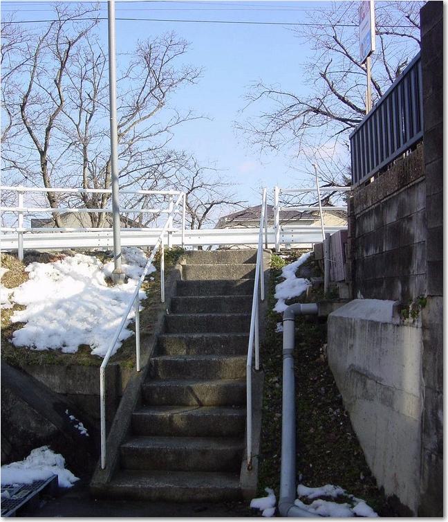 15堤防への階段