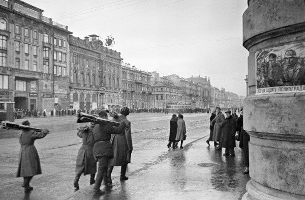 wood-procurement-in-leningrad-1941.jpg