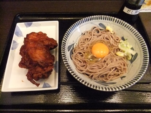 鶴兵衛＠京成八幡の釜玉そば390円＋こだわり鶏唐揚げ150円