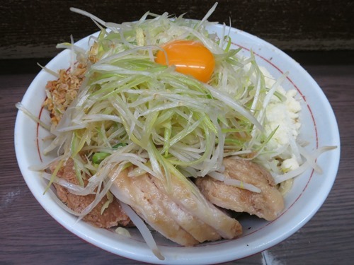 20140405_ラーメン二郎横浜関内店_小ぶた汁なし、粉チーズ、ネギweb.JPG