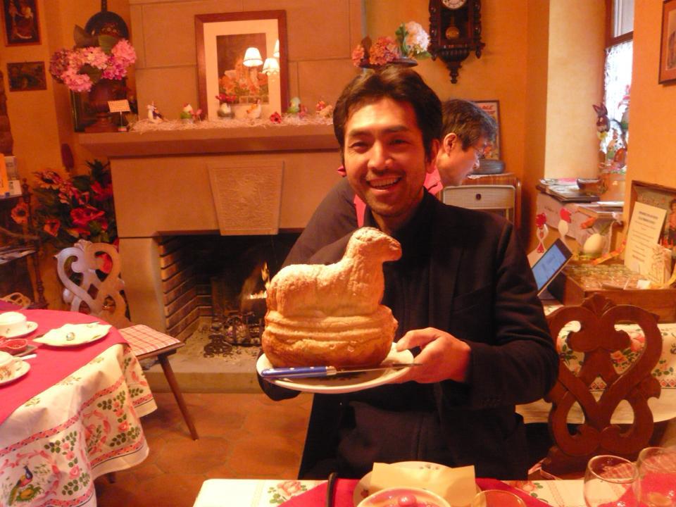 朝食に出てきた羊型ブリオッシュ。少し甘くてちょっとしたケーキみたいだけど、パンなのだそうです。